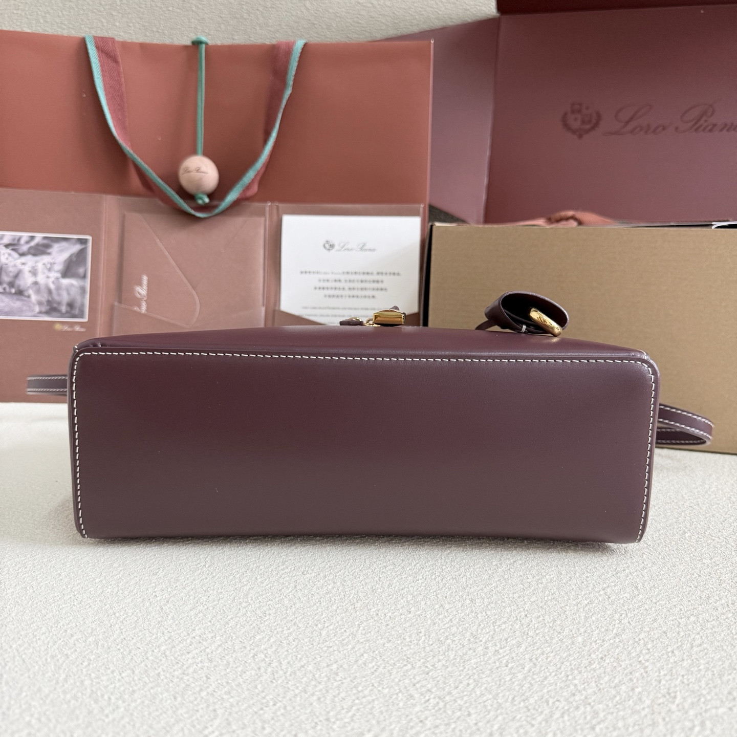 L0r0 P1ana Extra Pocket L27 Calfskin 16x27x10cm
