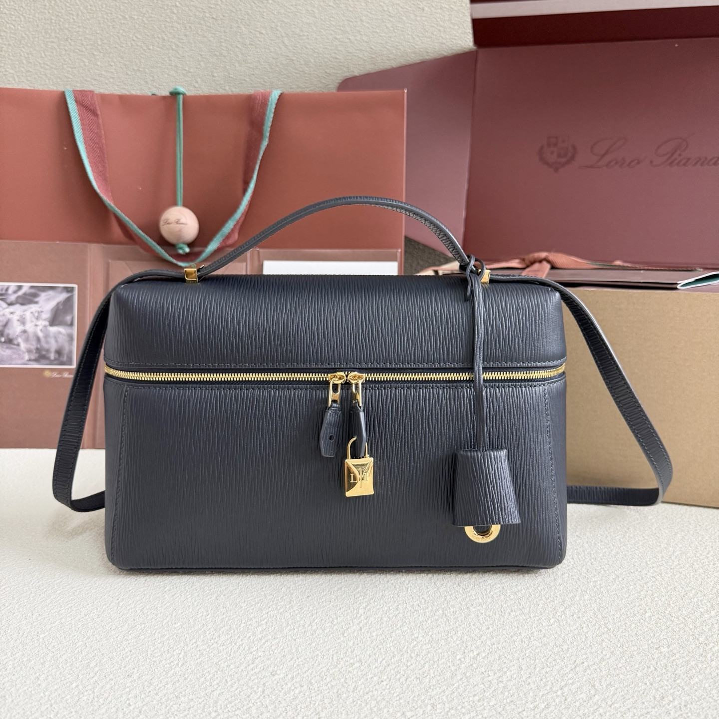 L0r0 P1ana Extra Pocket L27 Calfskin 16x27x10cm