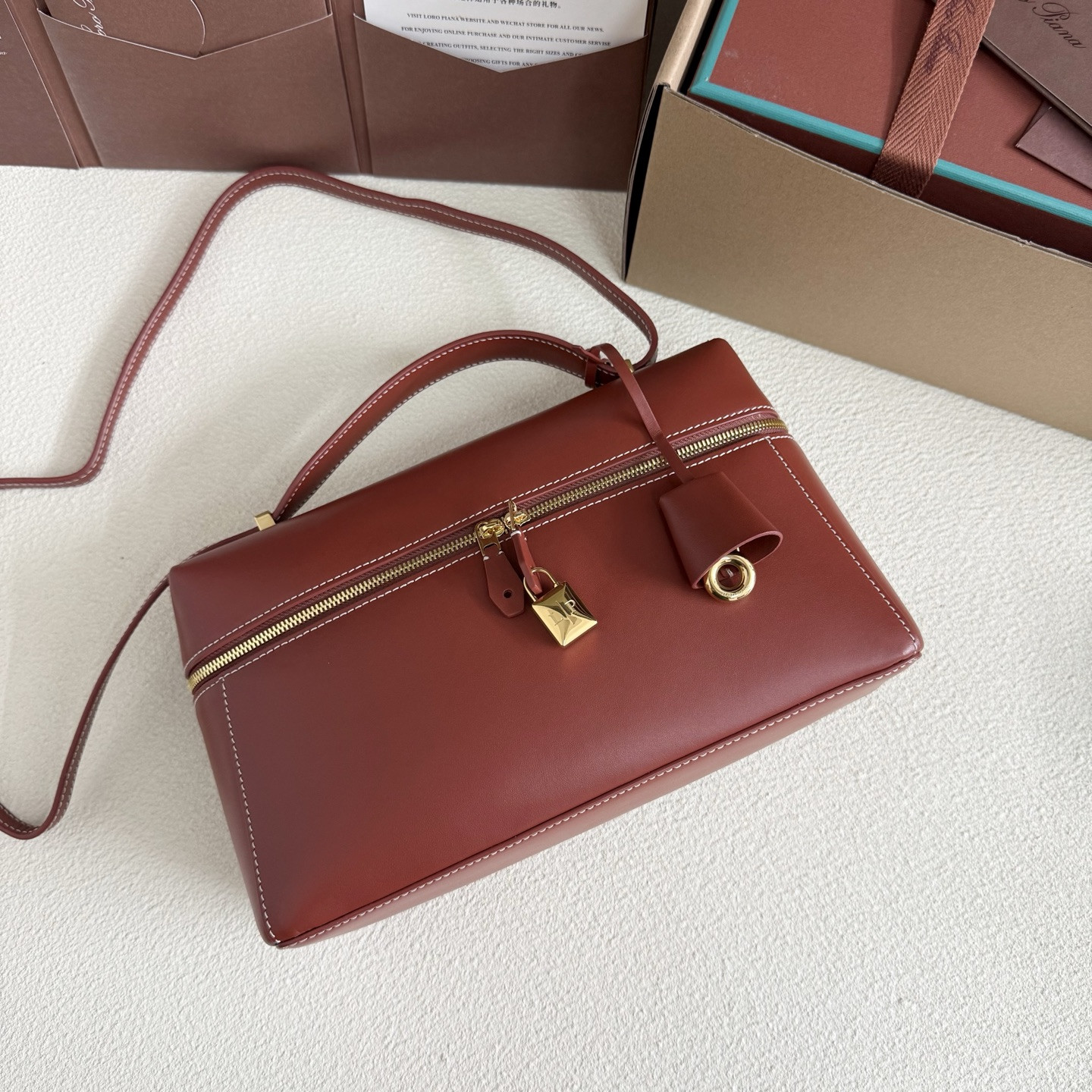L0r0 P1ana Extra Pocket L27 Calfskin 16x27x10cm