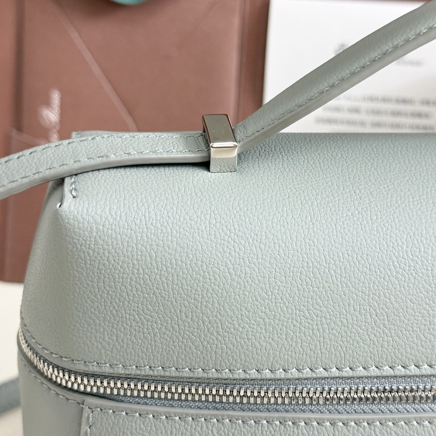 L0r0 P1ana Extra Pocket L27 Calfskin 16x27x10cm