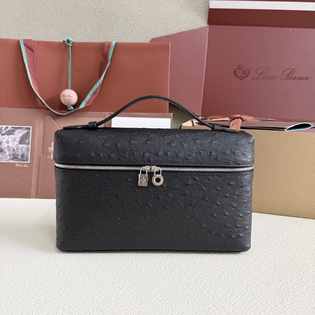L0r0 P1ana Extra Pocket L27 Ostrich-grained Leather 16x27x10cm