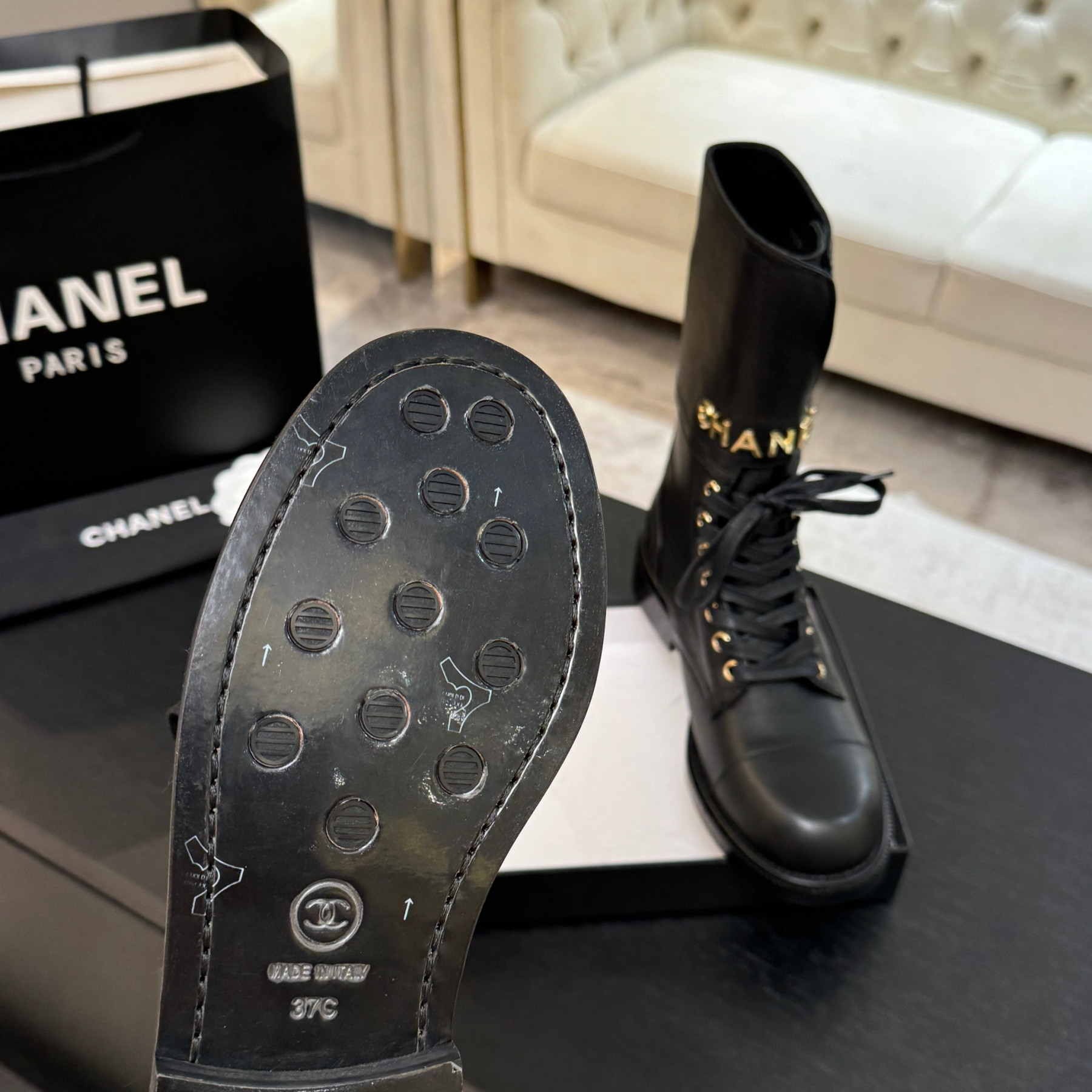 UA Ch**el Boot