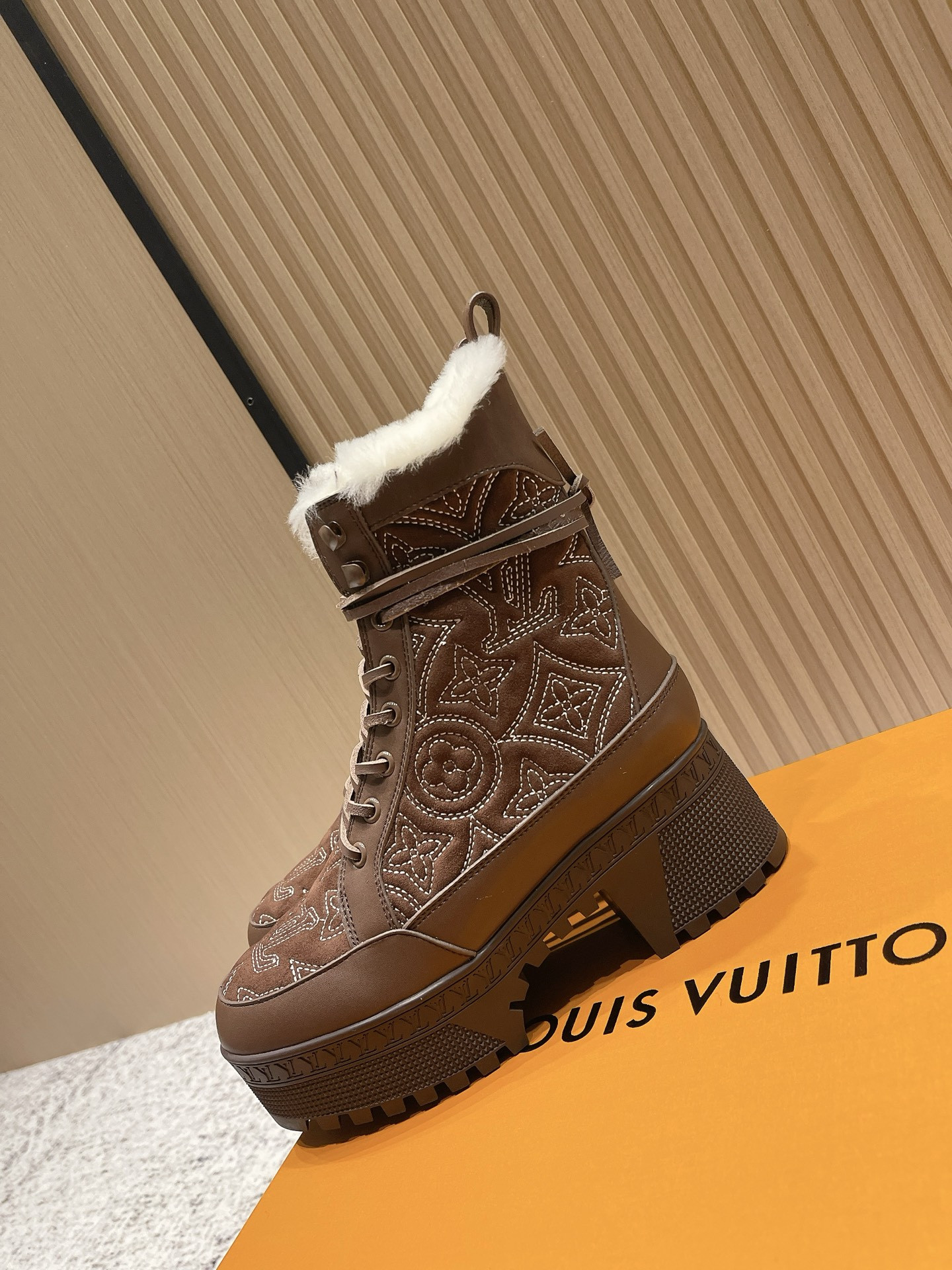 UA LV Laureate Platform Desert Boot