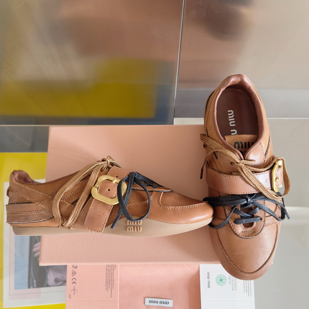 ua M1v M1v leather sneakers with buckle