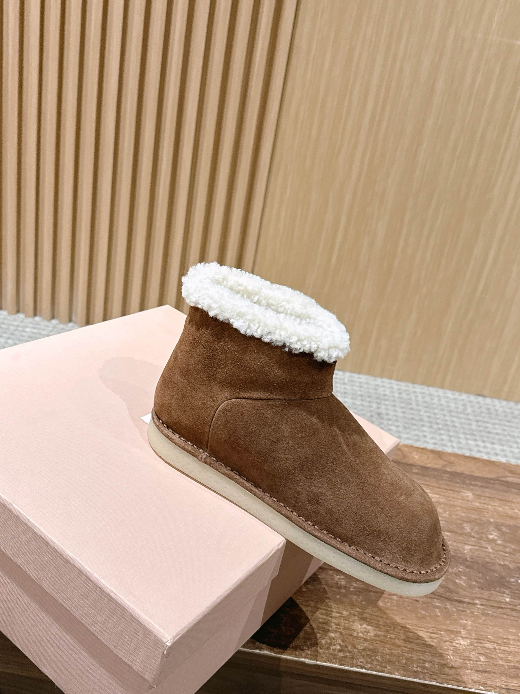 ua M1v M1v suede and shearling booties