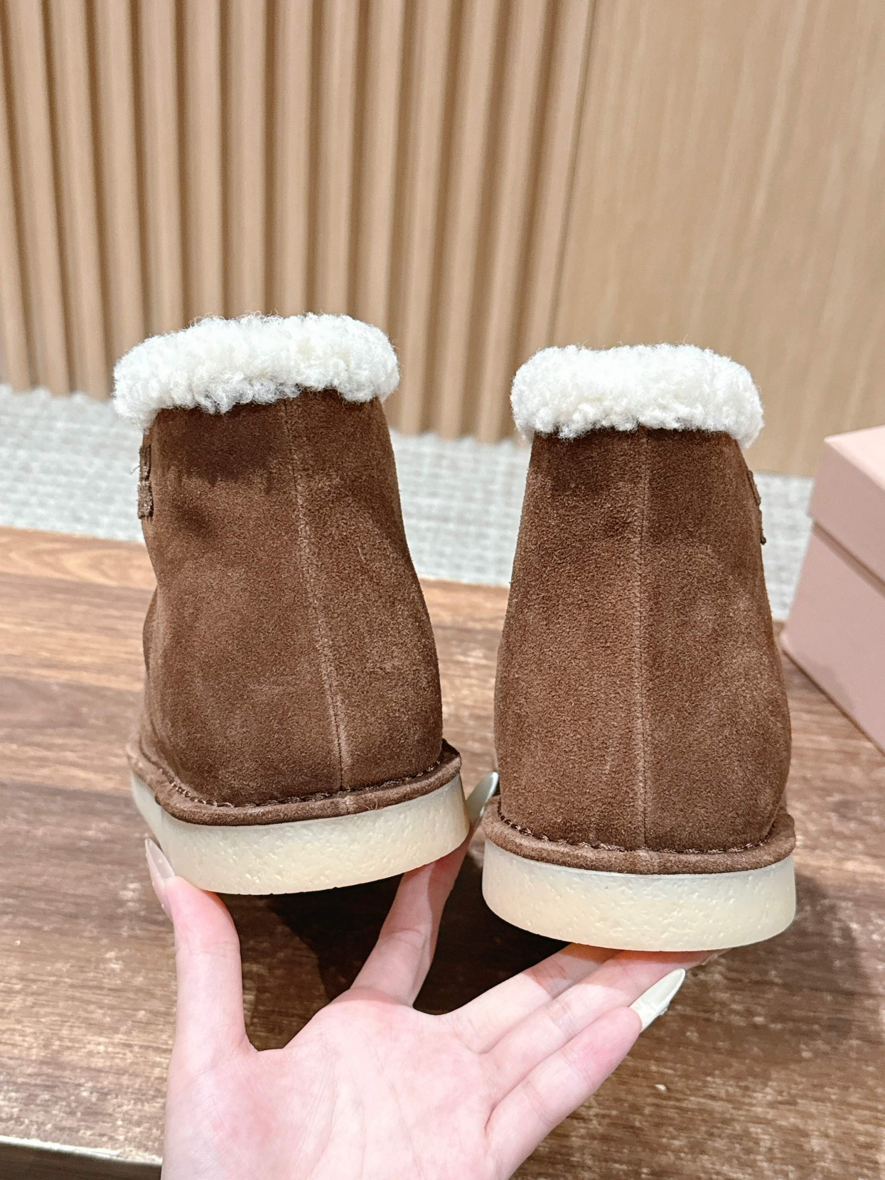 ua M1v M1v suede and shearling booties