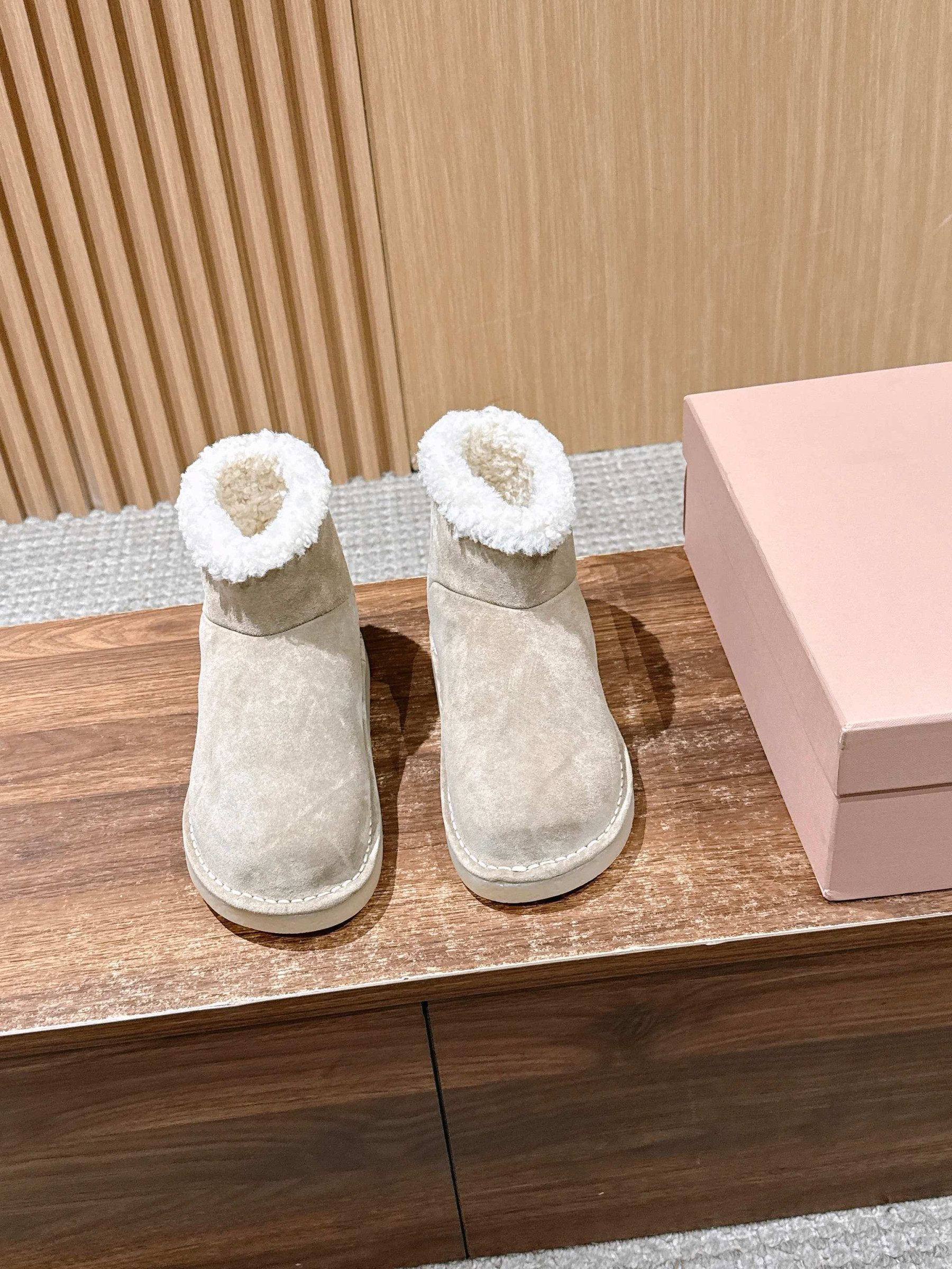 ua M1v M1v suede and shearling booties
