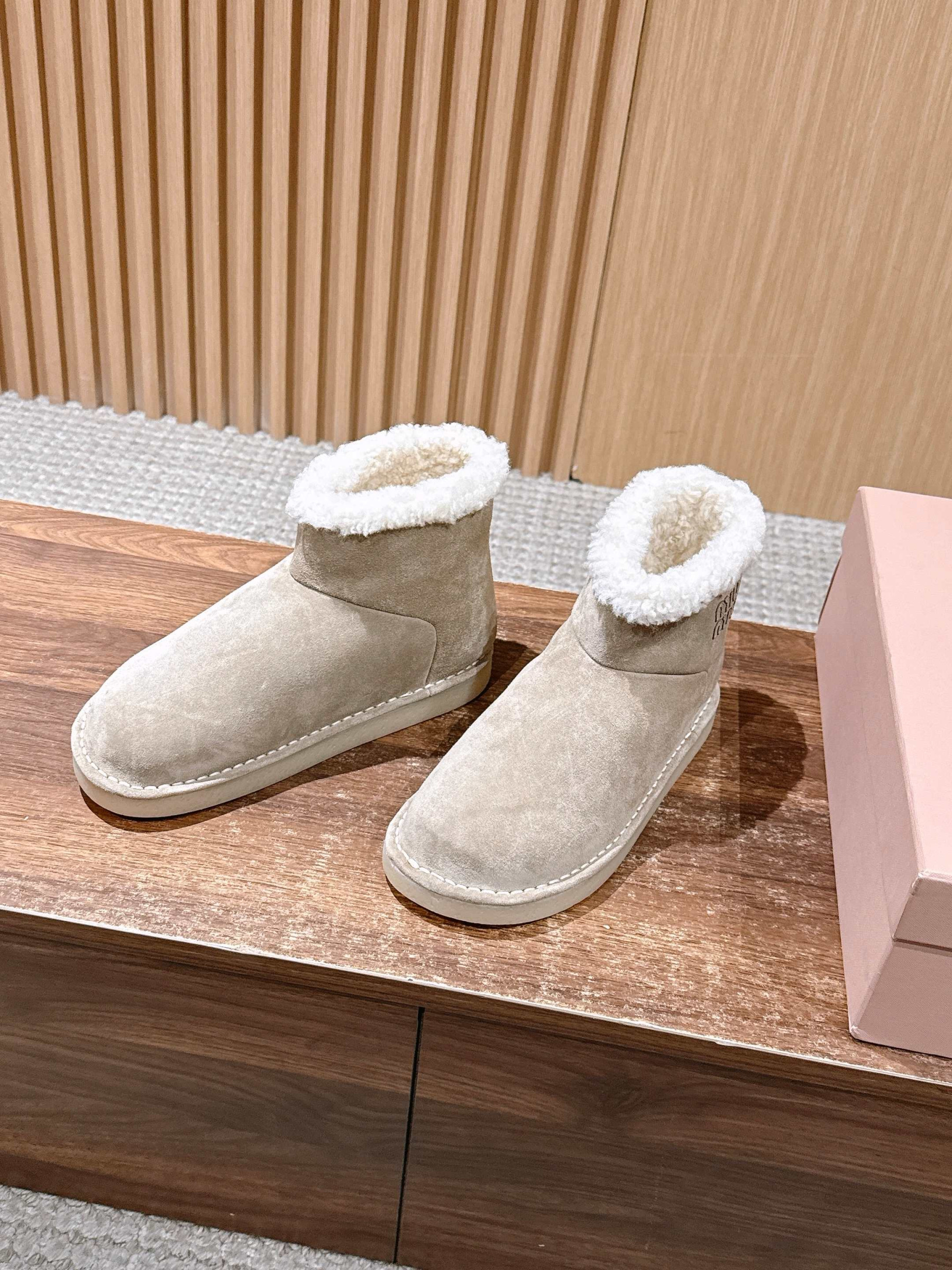 ua M1v M1v suede and shearling booties