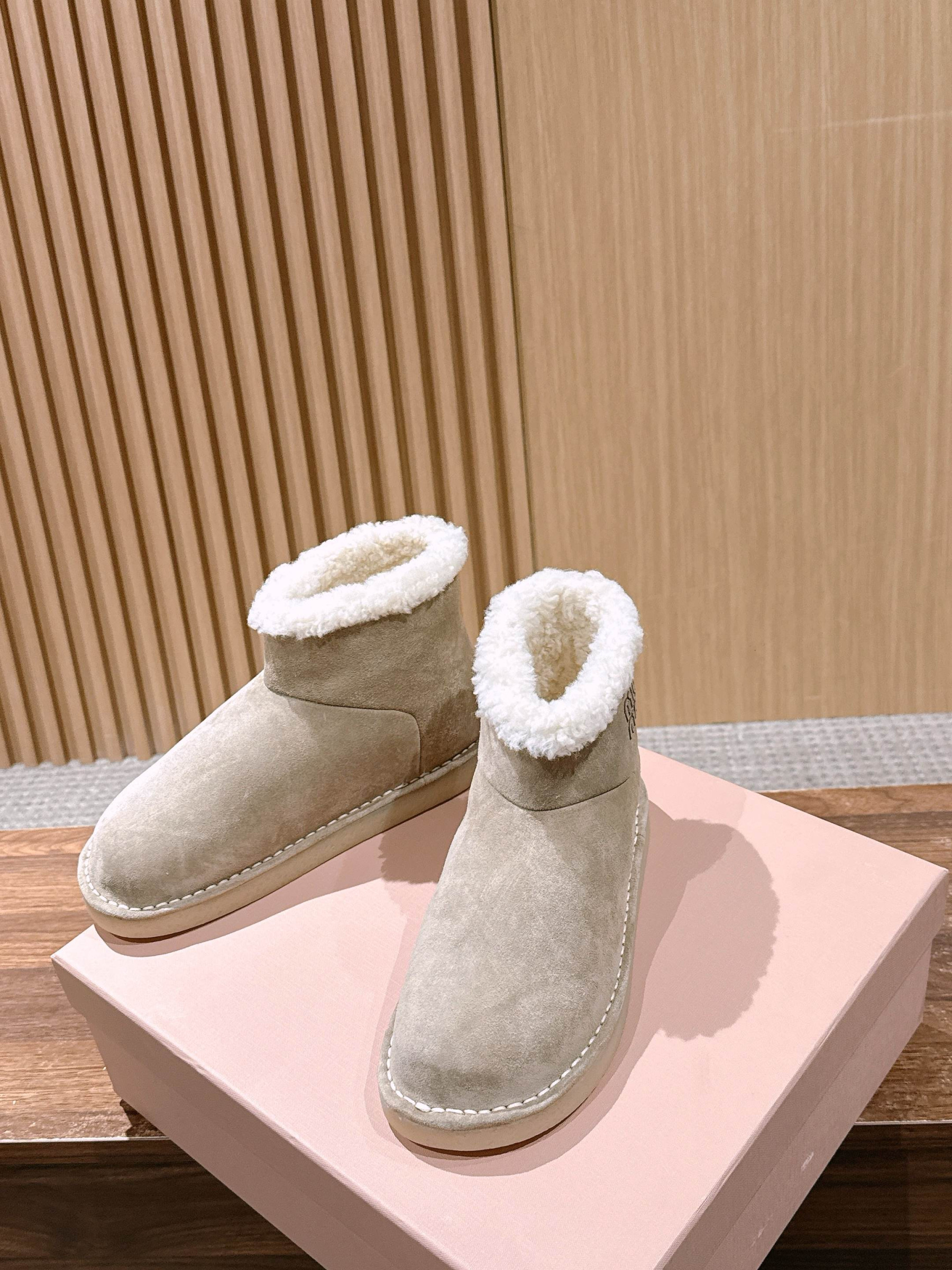 ua M1v M1v suede and shearling booties
