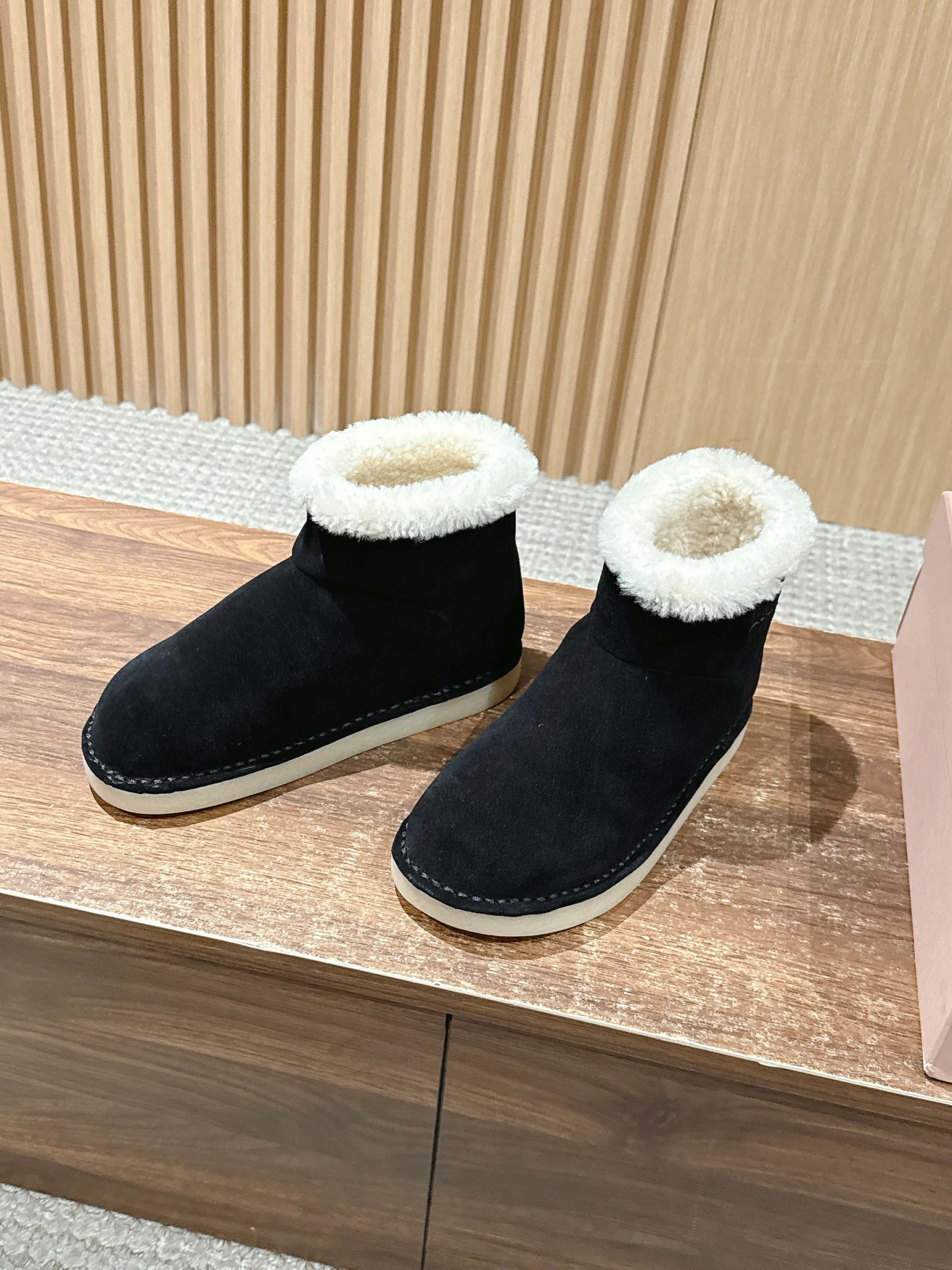 ua M1v M1v suede and shearling booties