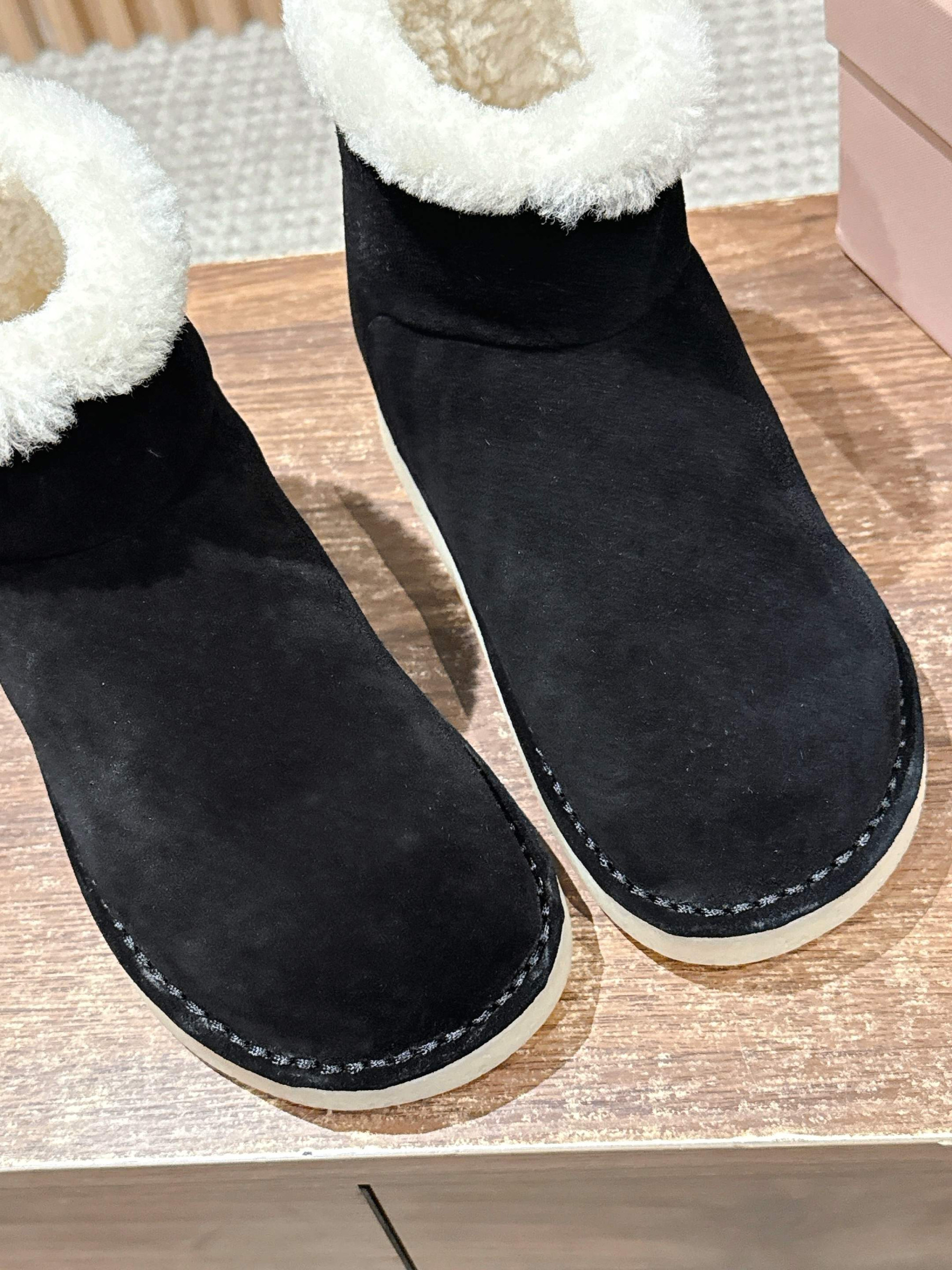 ua M1v M1v suede and shearling booties