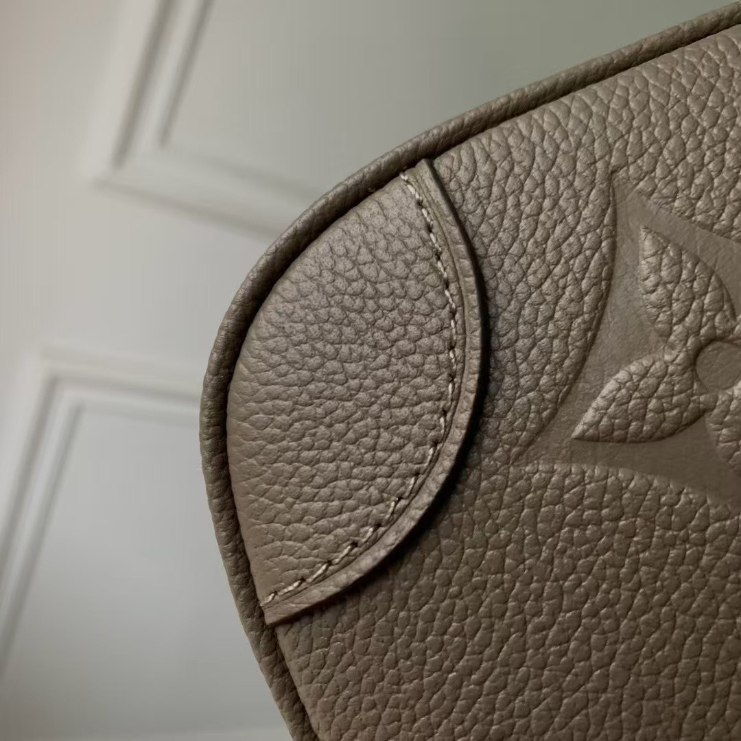 LV Diane M15049 24x15x9cm