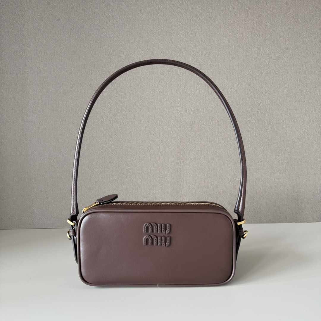 M1v M1v leather pouch 10x20x4.5cm