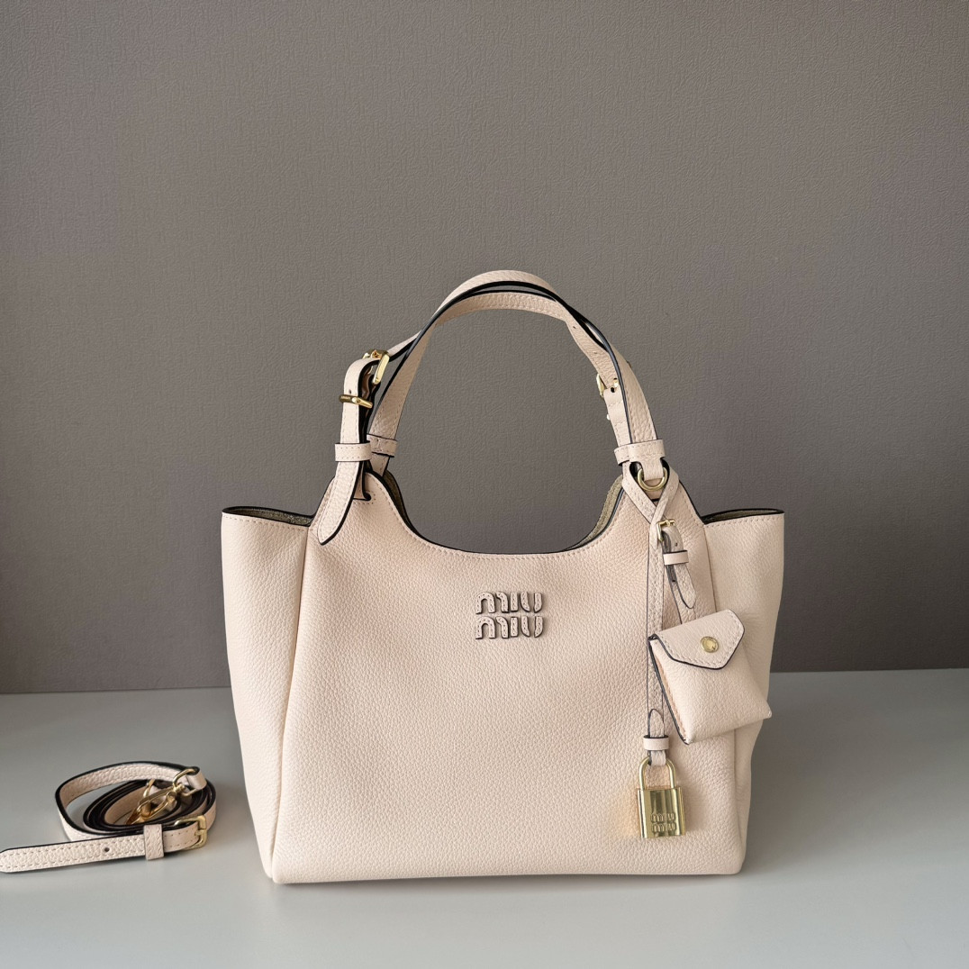 M1v M1v leather handbag 20x25.5x13cm