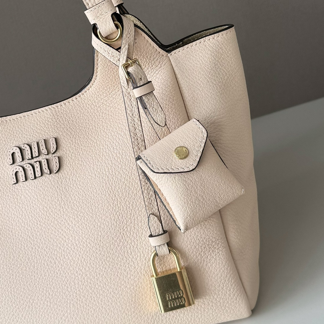 M1v M1v leather handbag 20x25.5x13cm