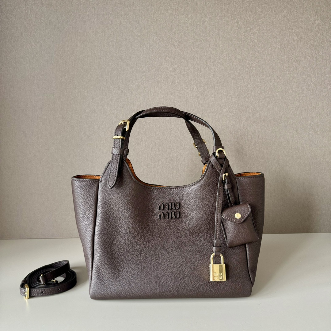 M1v M1v leather handbag 20x25.5x13cm