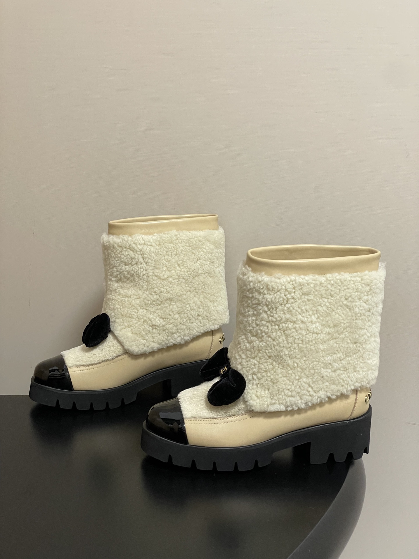 UA Ch**el Short Boots