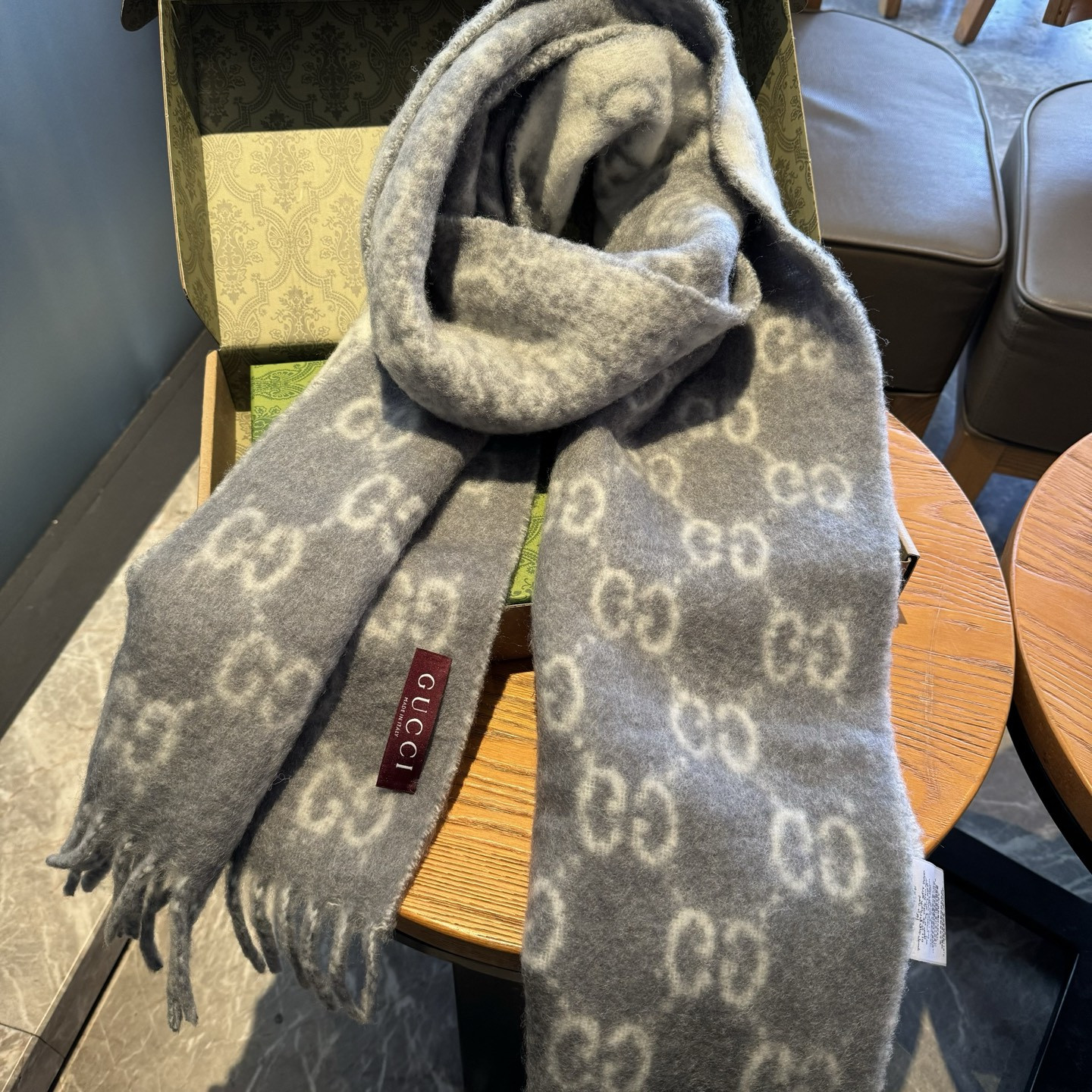 Gvc*1 gradient-colored scarf 200x37cm