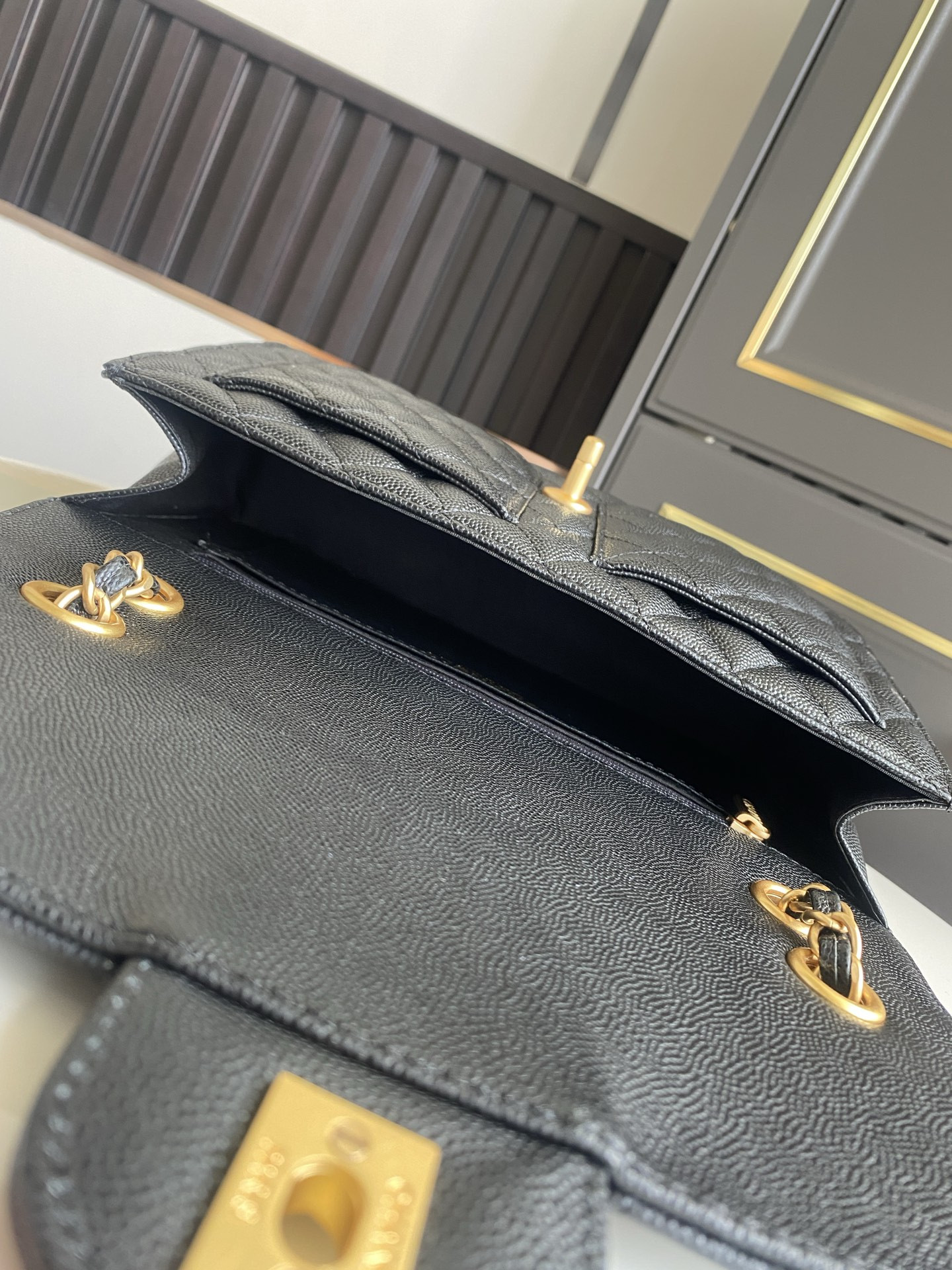 Ch**el flap bag 17x25x5cm