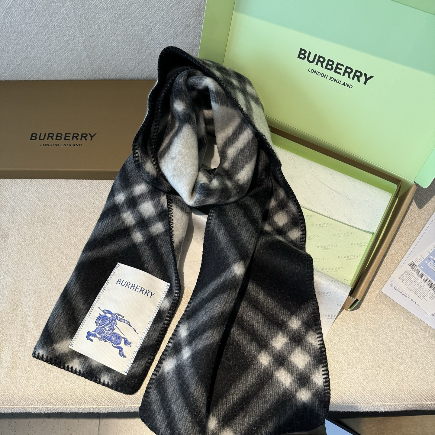 Bv*b*rry scarf 30x182cm 100% wool
