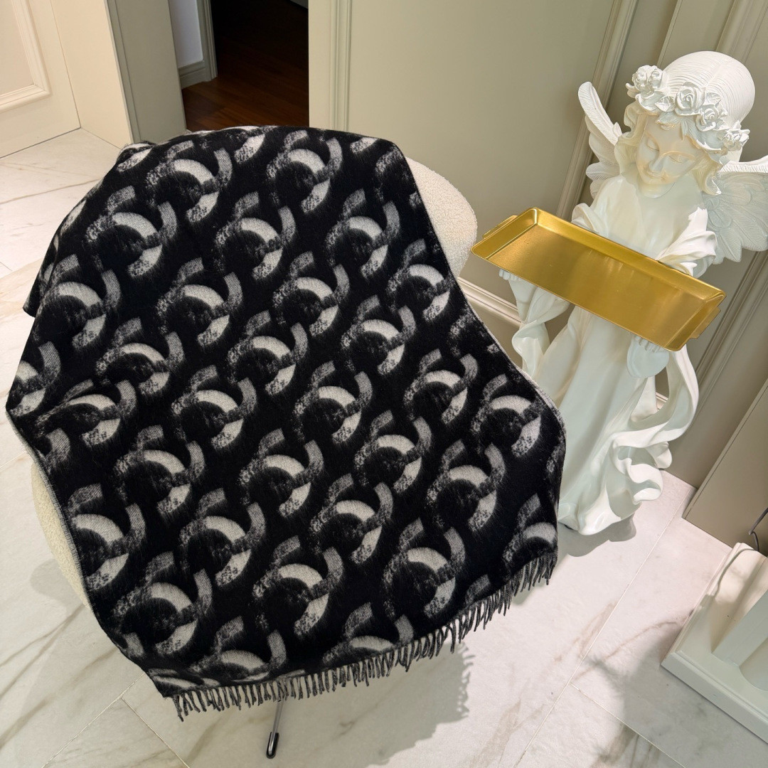 Ch**el scarf 65x210cm 100% cashmere