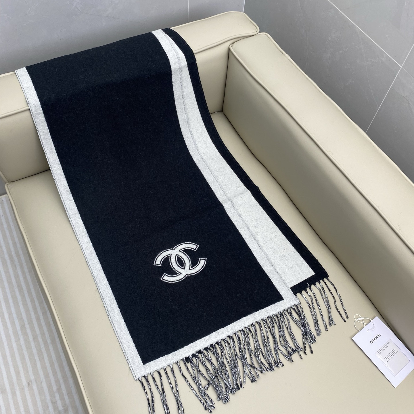 Ch**el scarf 34x184cm 100% sheep wool