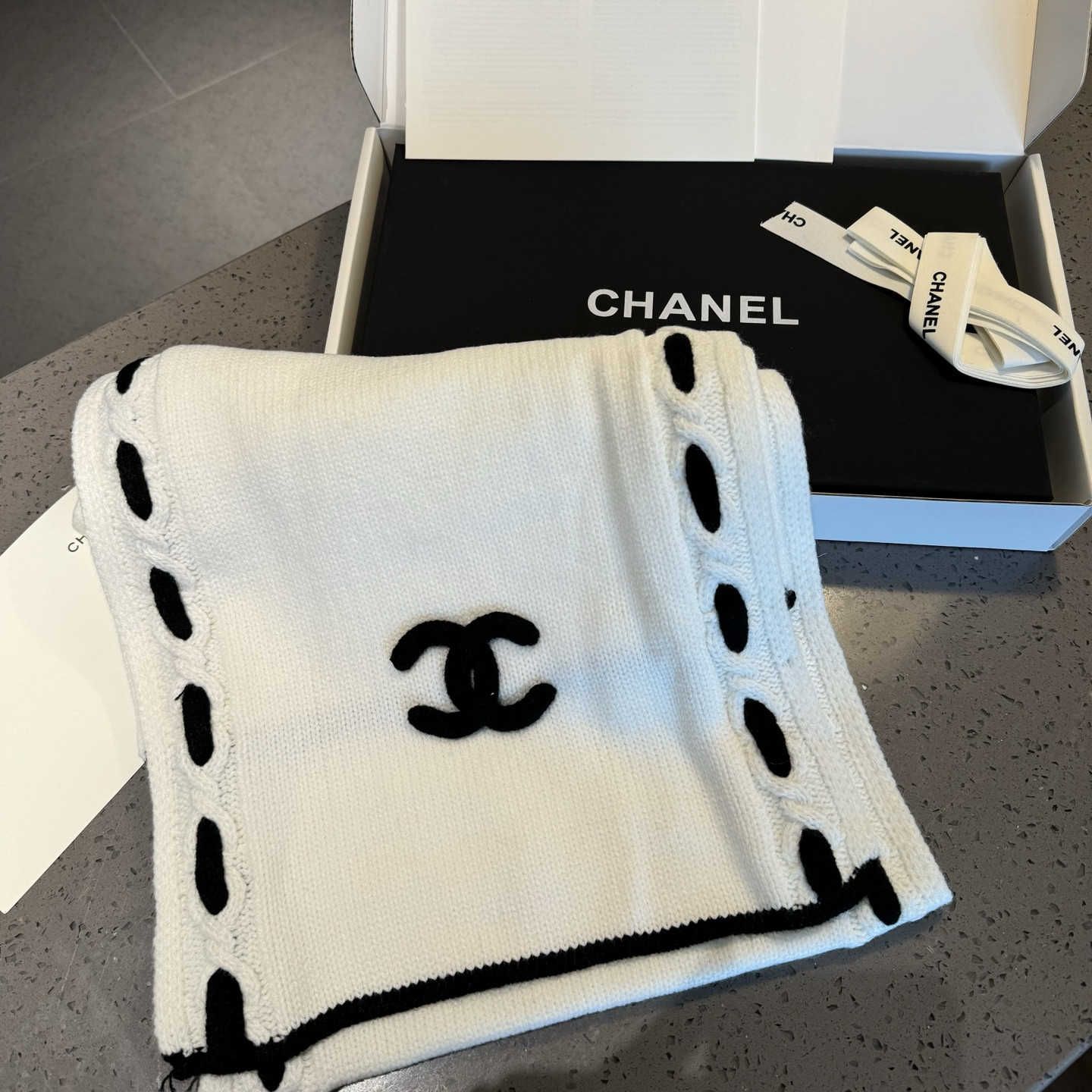 Ch**el scarf 32x170cm 100% cashmere