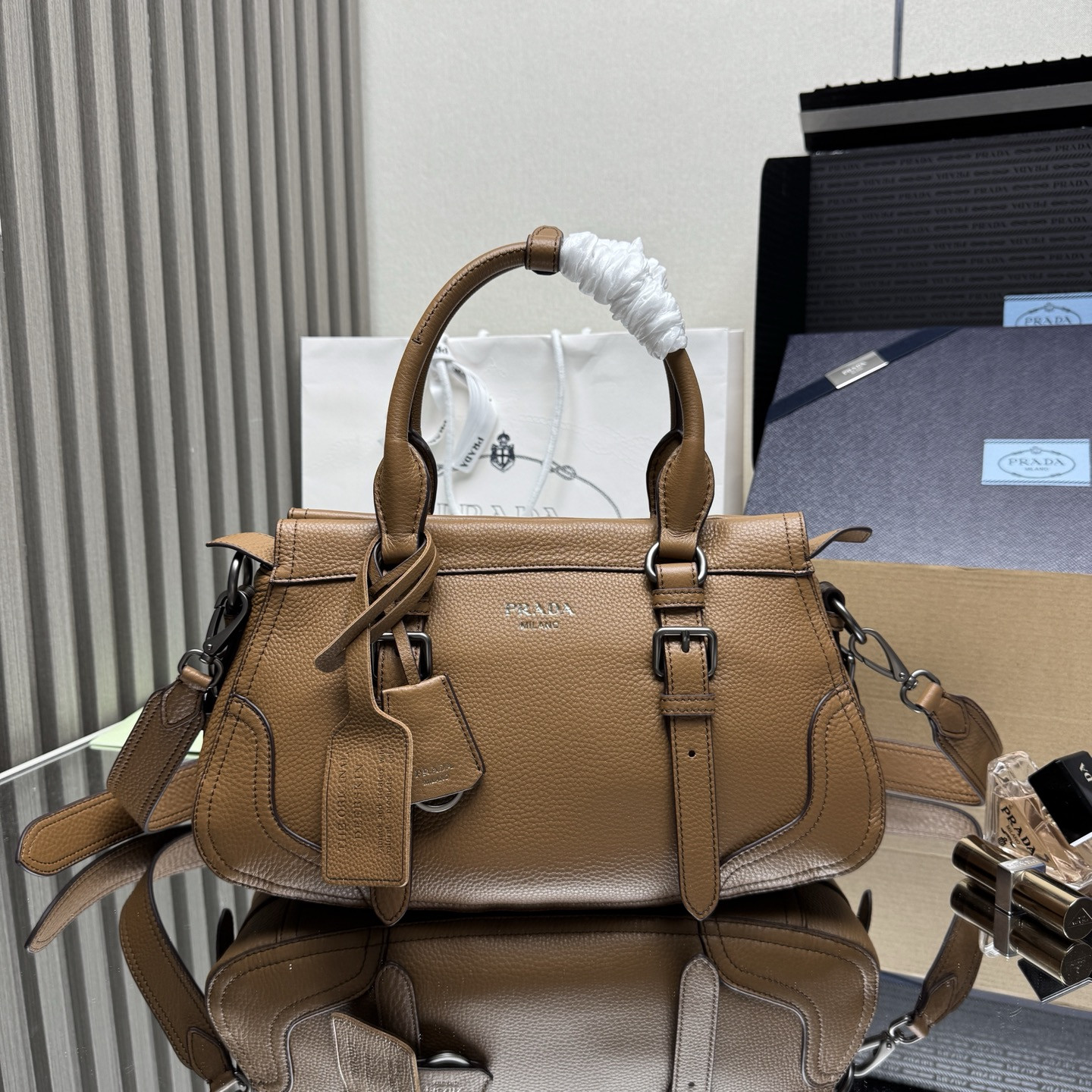 Pra*a Large Leather Tote Bag 22x35x11cm