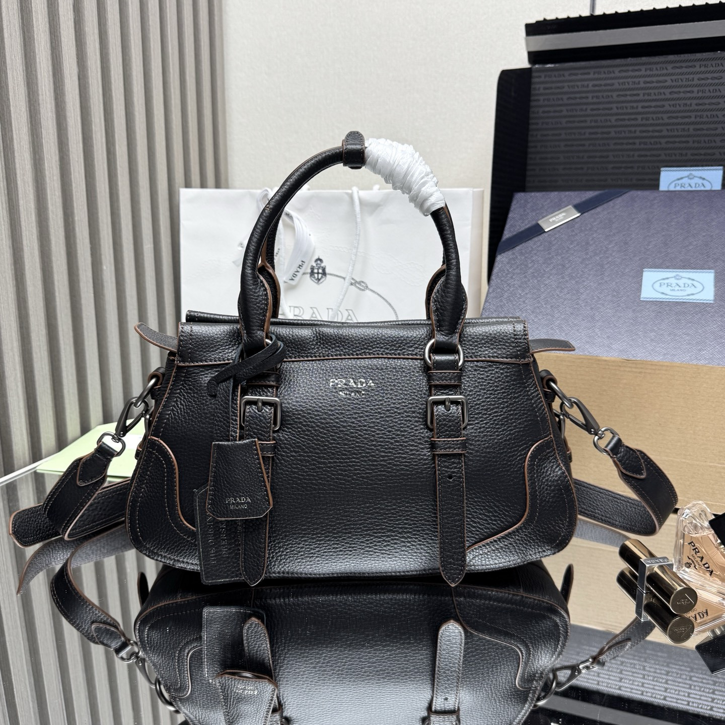 Pra*a Large Leather Tote Bag 22x35x11cm
