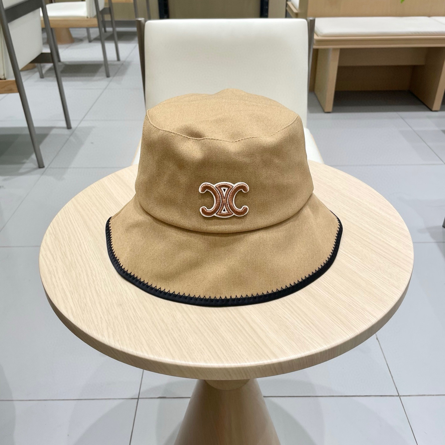 Ce1i*e bucket hat