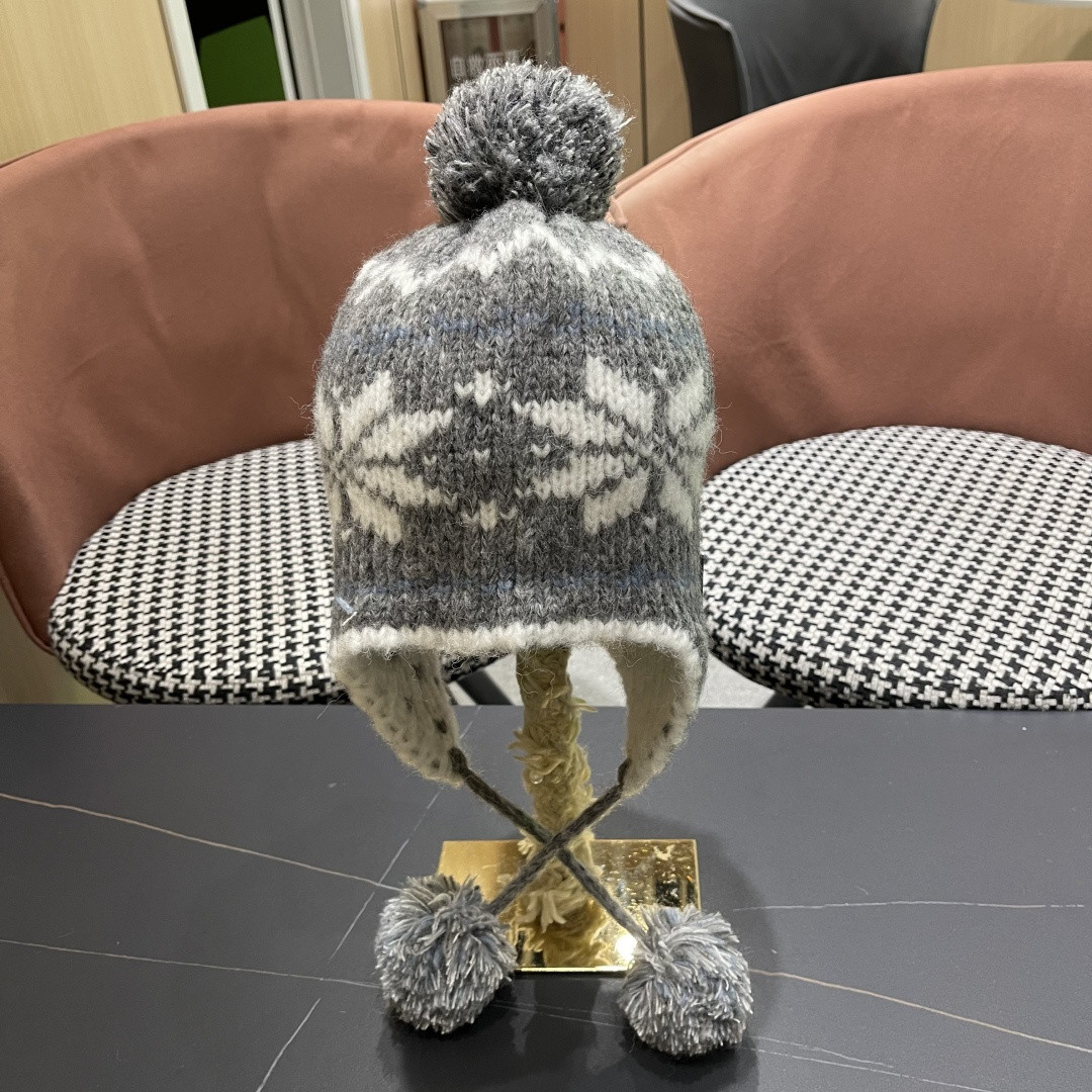 F**di knit trapper hat