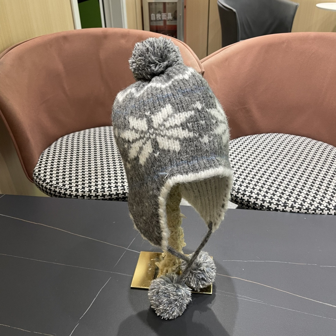 F**di knit trapper hat