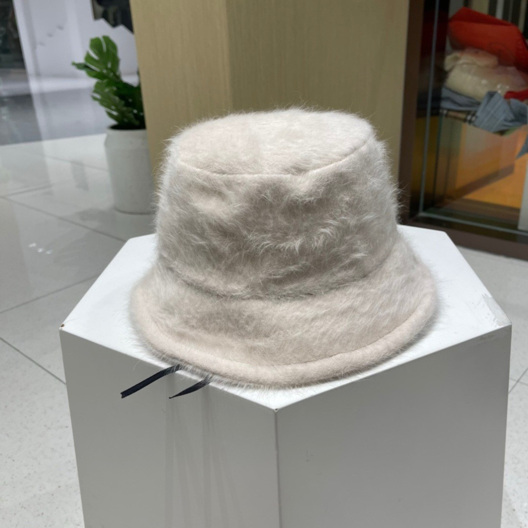 F**di bucket hat
