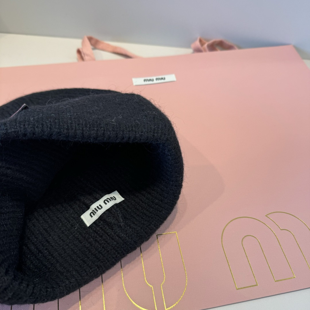 M1v M1v beanie
