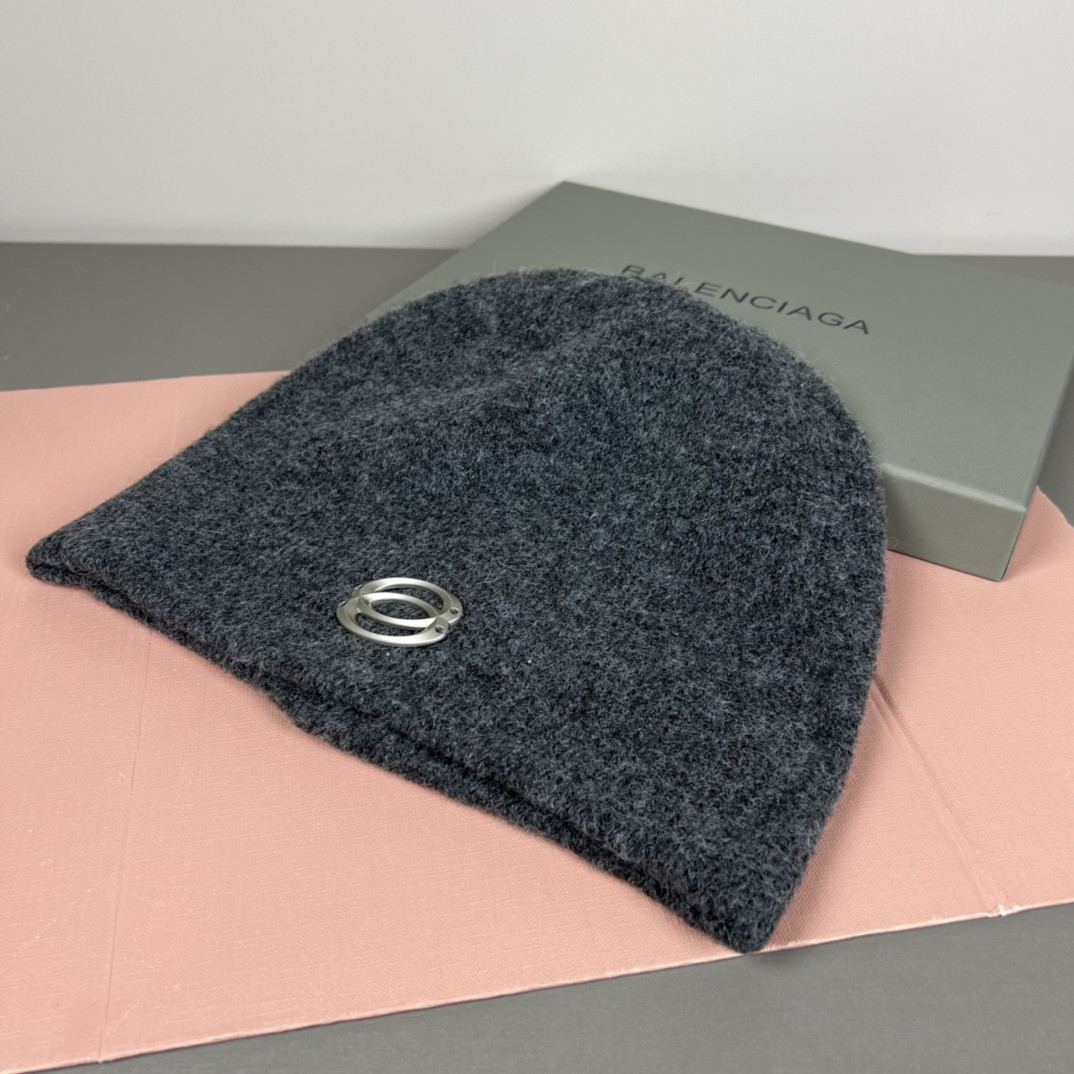 Ba1en*iaga beanie