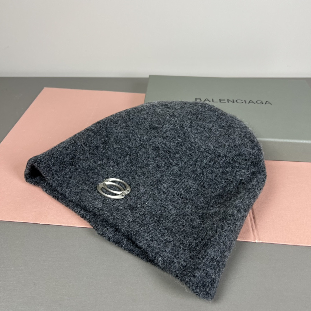 Ba1en*iaga beanie