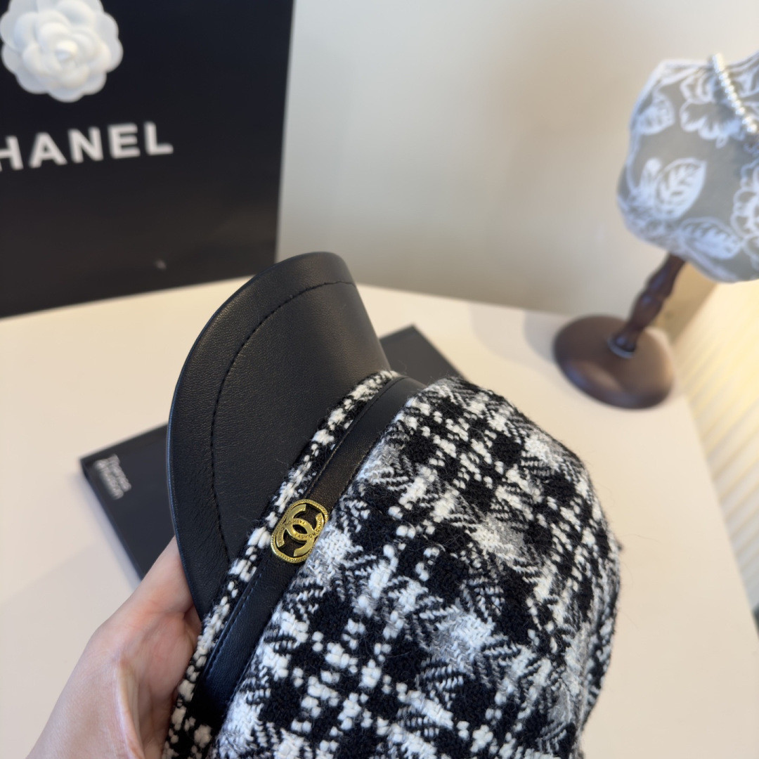 Ch**el newsboy cap 57cm head circumference