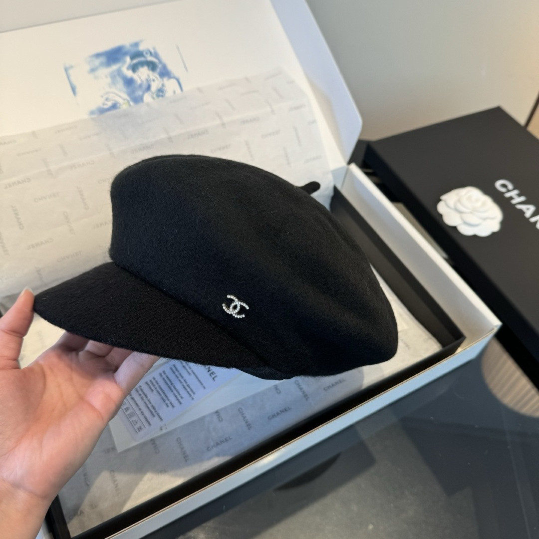 Ch**el wool felt beret