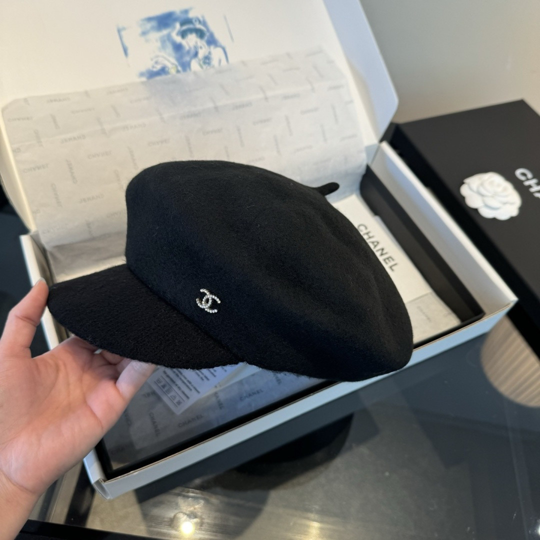 Ch**el wool felt beret