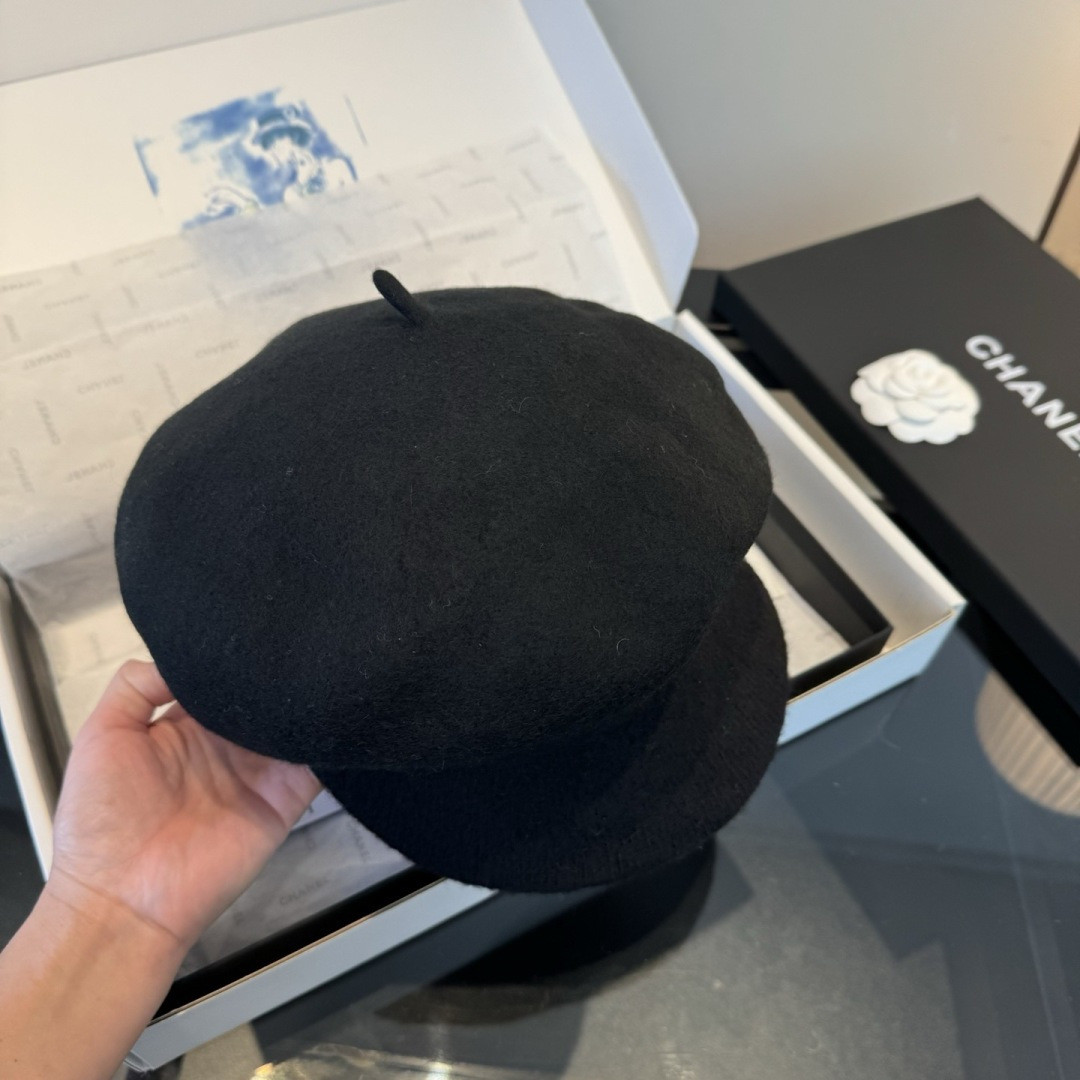 Ch**el wool felt beret