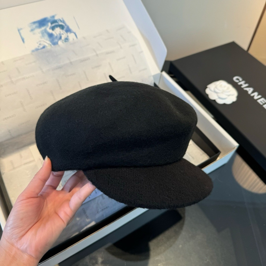 Ch**el wool felt beret