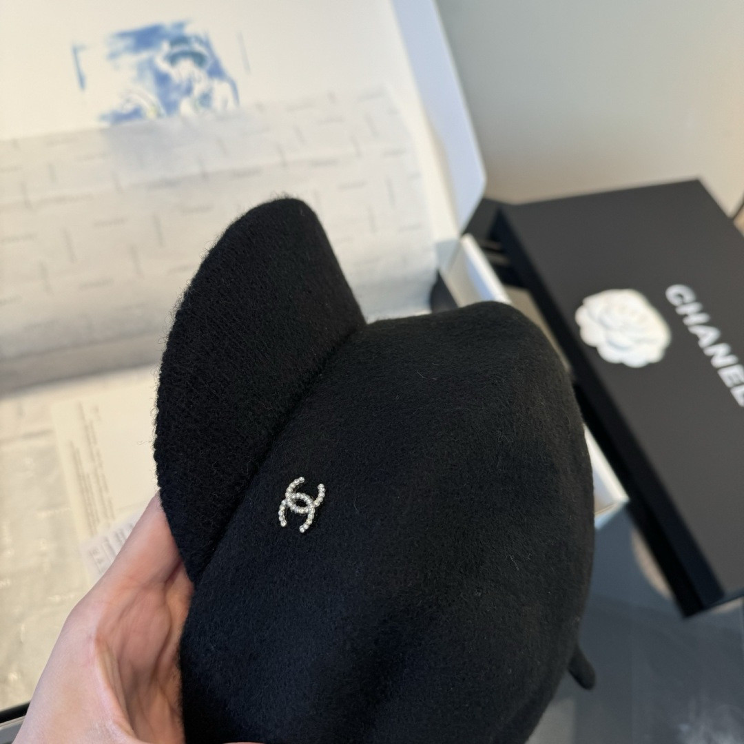 Ch**el wool felt beret