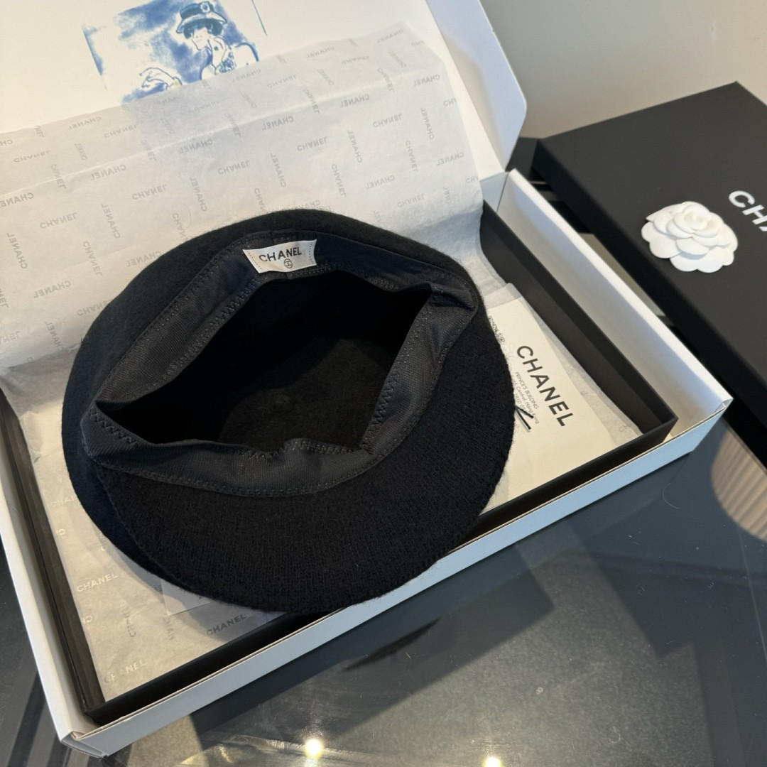Ch**el wool felt beret