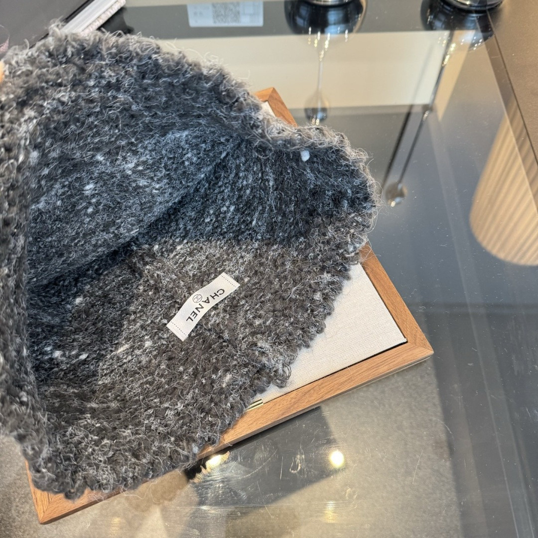 Ch**el knit bucket hat