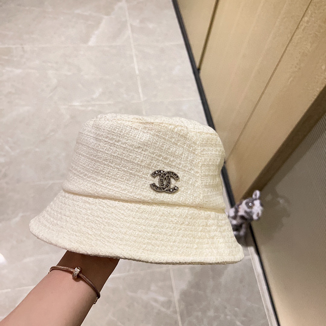 Ch**el bucket hat
