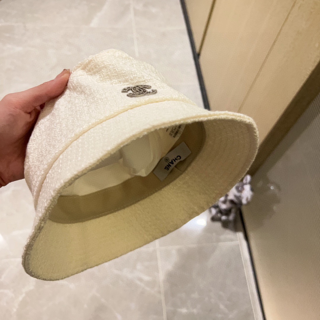 Ch**el bucket hat