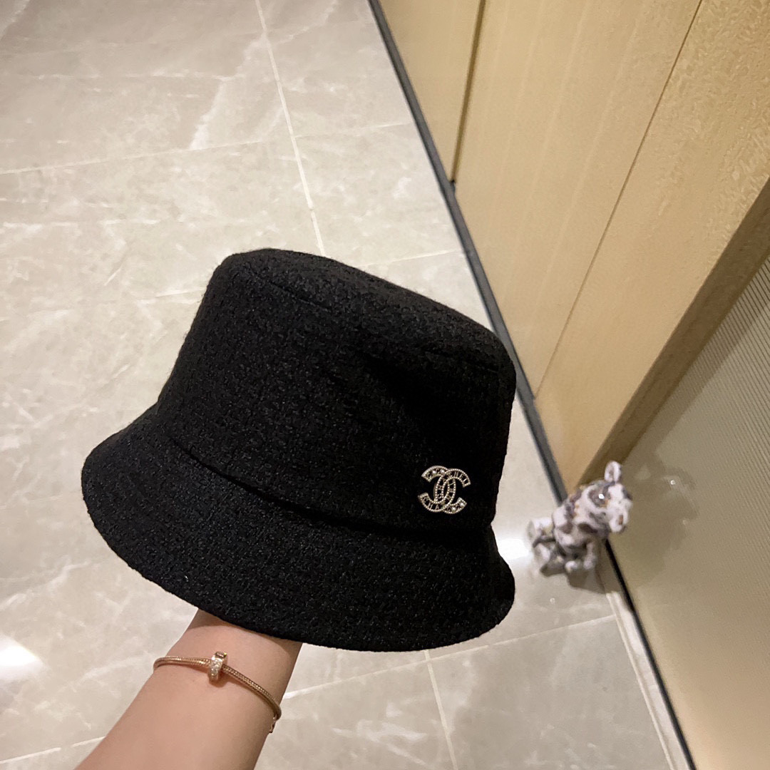Ch**el bucket hat