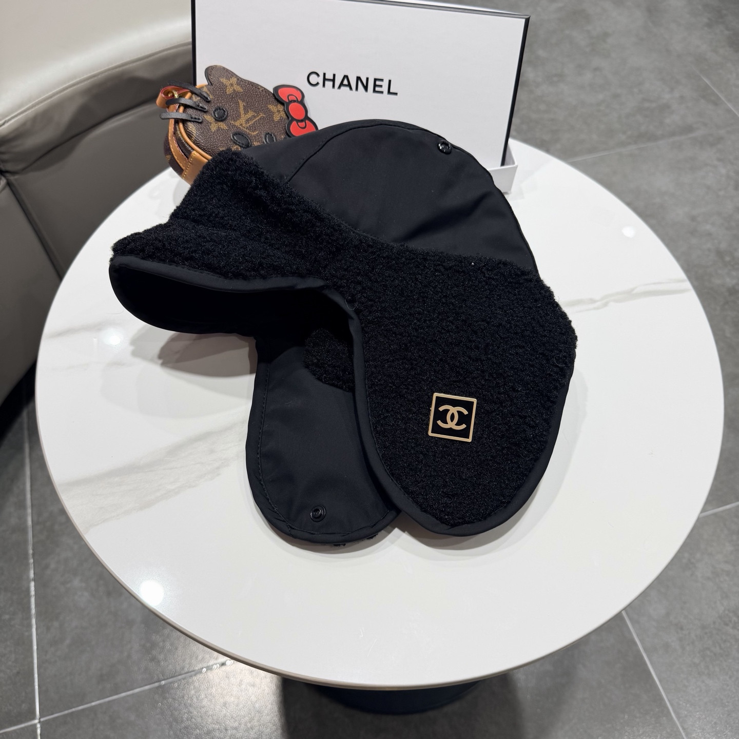 Ch**el hat