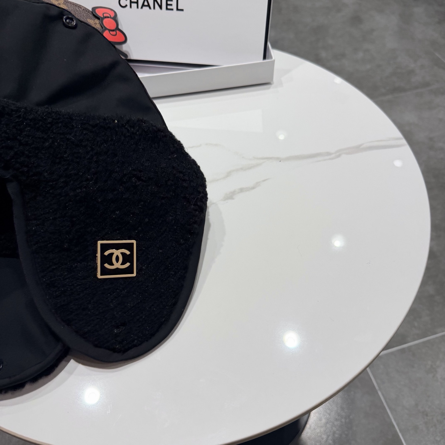 Ch**el hat