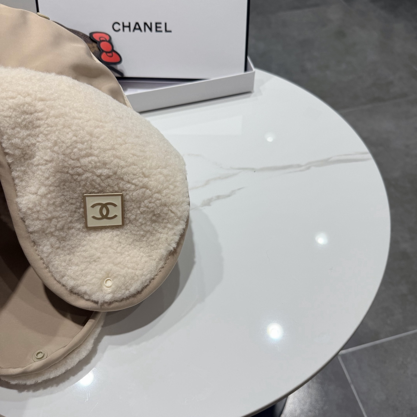 Ch**el hat